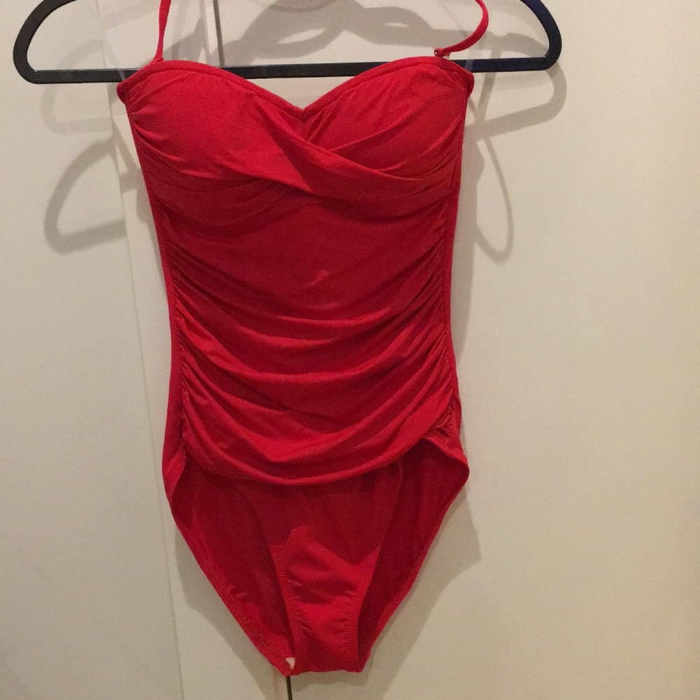 La Blanca Red Size 6 One Piece Swimsuit